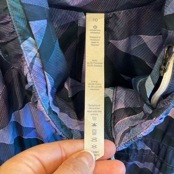 Rare Lululemon Athletica Jacket Sz 10 MSRP $148-Excellent Condition! - Picture 2 of 4